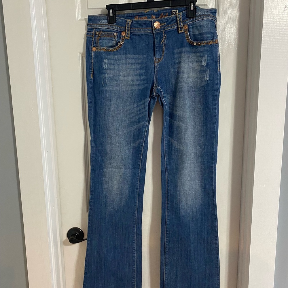 Women’s bootcut grace jeans.